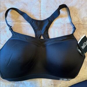 NWT! Black Victoria’s Secret Incredible Lightweight Max Sports Bra